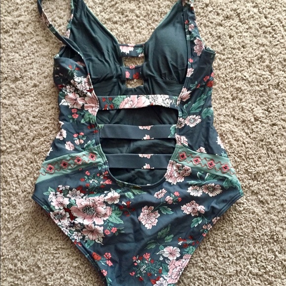 von maur womens swimsuits